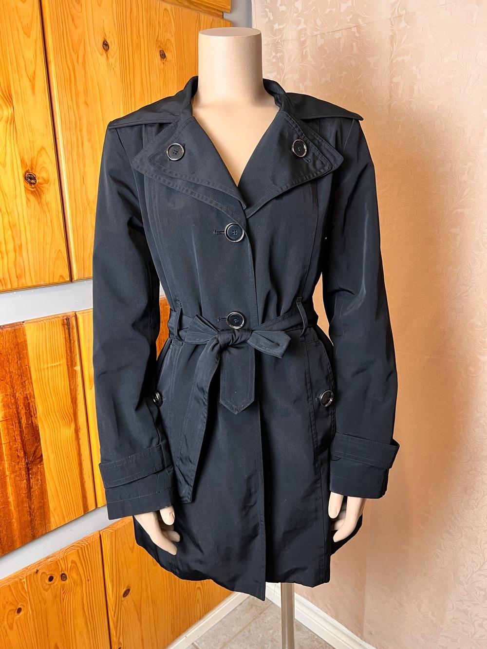 LONDON FOG Classic Short Black Button-Up Belted Trench Coat - Sz Small (flaw)